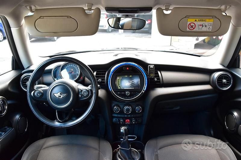 Begagnad Mini ONE 75 HK (55 kW) 2017 Svart Halvkombi