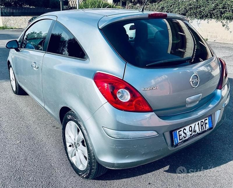 Usata Opel Corsa 85 CV (62 kW) 2013 Grigio Utilitaria