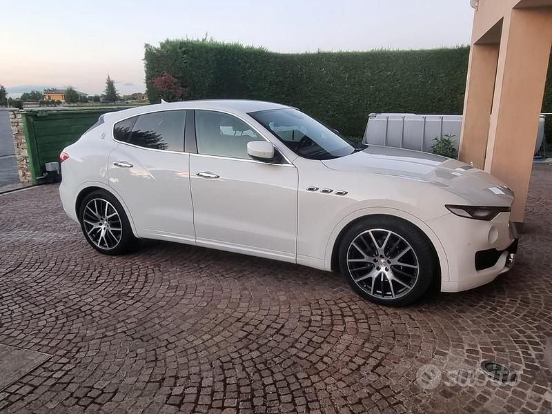 Usata Maserati Levante 275 CV (202 kW) 2022 Bianco SUV