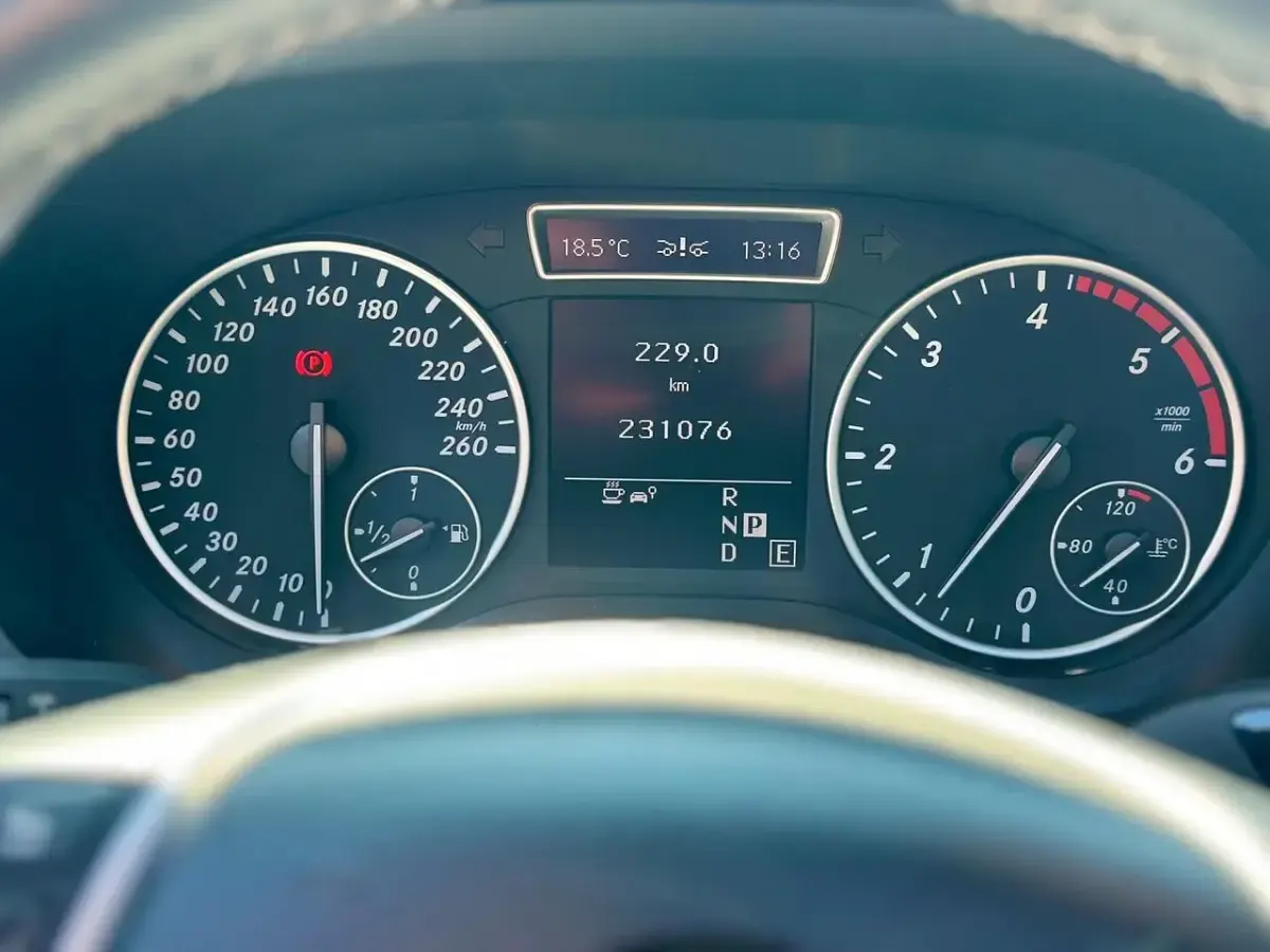 Usata Mercedes B200 Premium 136 CV (100 kW) 2012 Grigio Utilitaria