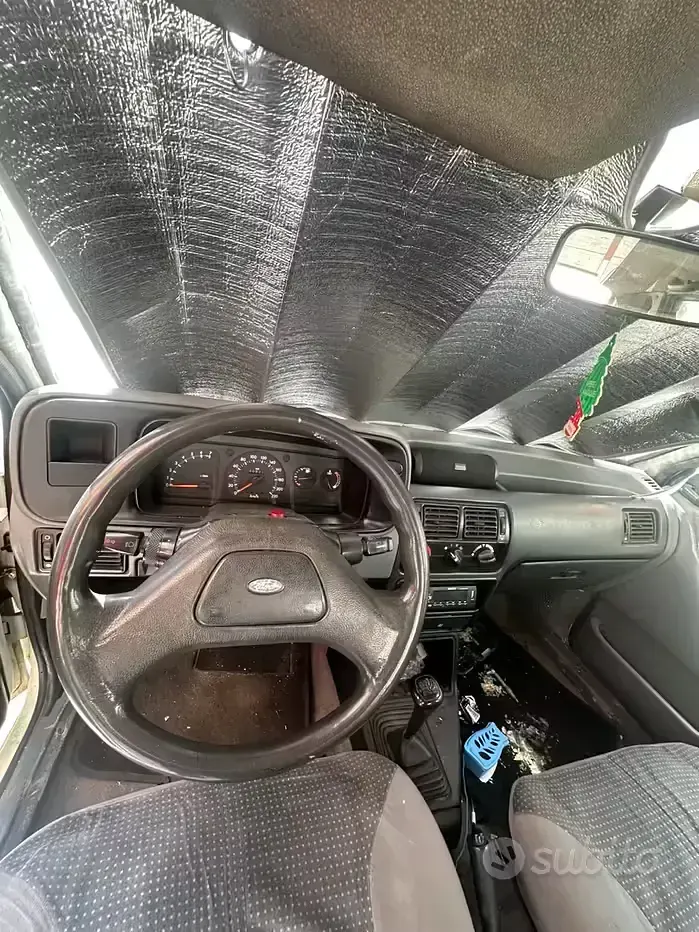 Usata Ford Escort 61 CV (44 kW) 1988 Bianco Berlina