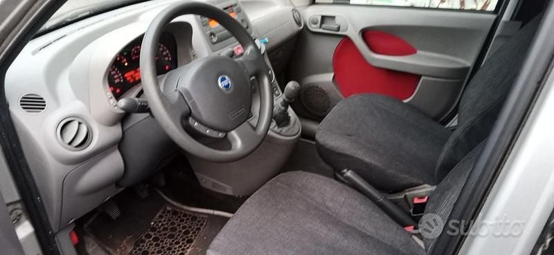 Grigio Usata 2005 Fiat Panda 4x4 Due volumi | 3900 € (Ottimo prezzo) - Immagine 1/4