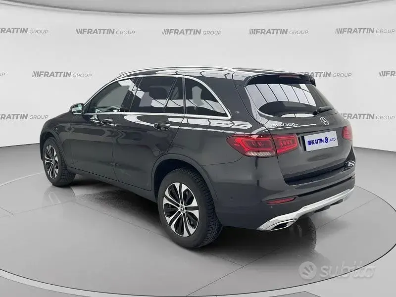 Gebraucht Mercedes GLC300e Business 211 PS (155 kW) 2022 Grau SUV