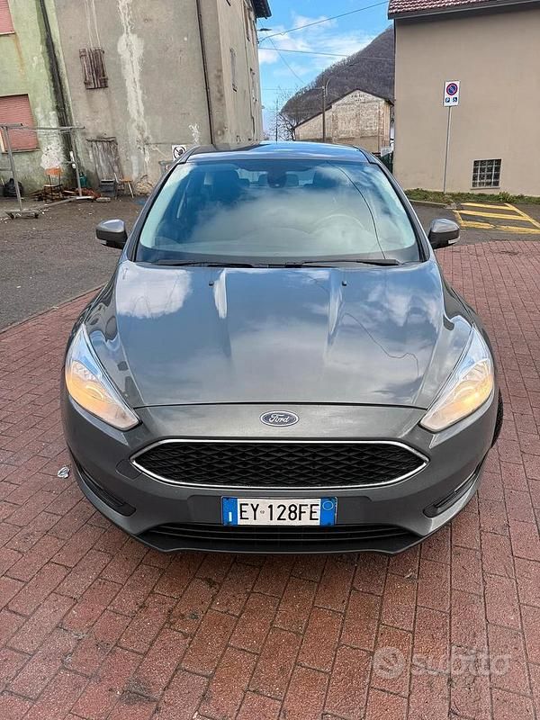 Usata Ford Focus 95 CV (69 kW) 2015 Grigio Berlina