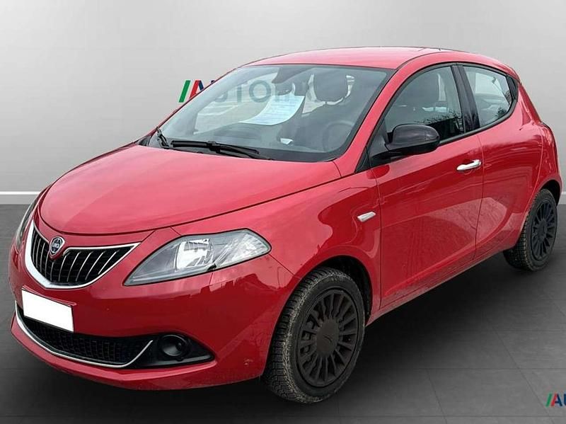 Usata Lancia Ypsilon Silver 69 CV (50 kW) 2023 Rosso Utilitaria