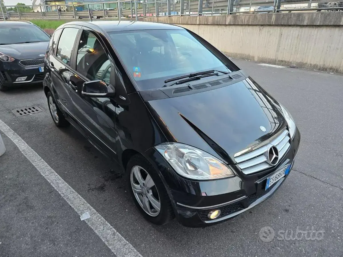 Usata Mercedes A180 Avantgarde 109 CV (80 kW) 2012 Nero Berlina