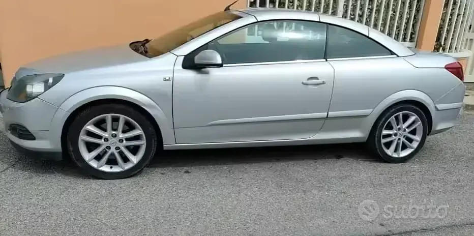 Usata Opel Astra Cabriolet 150 CV (110 kW) 2007 Grigio Cabrio
