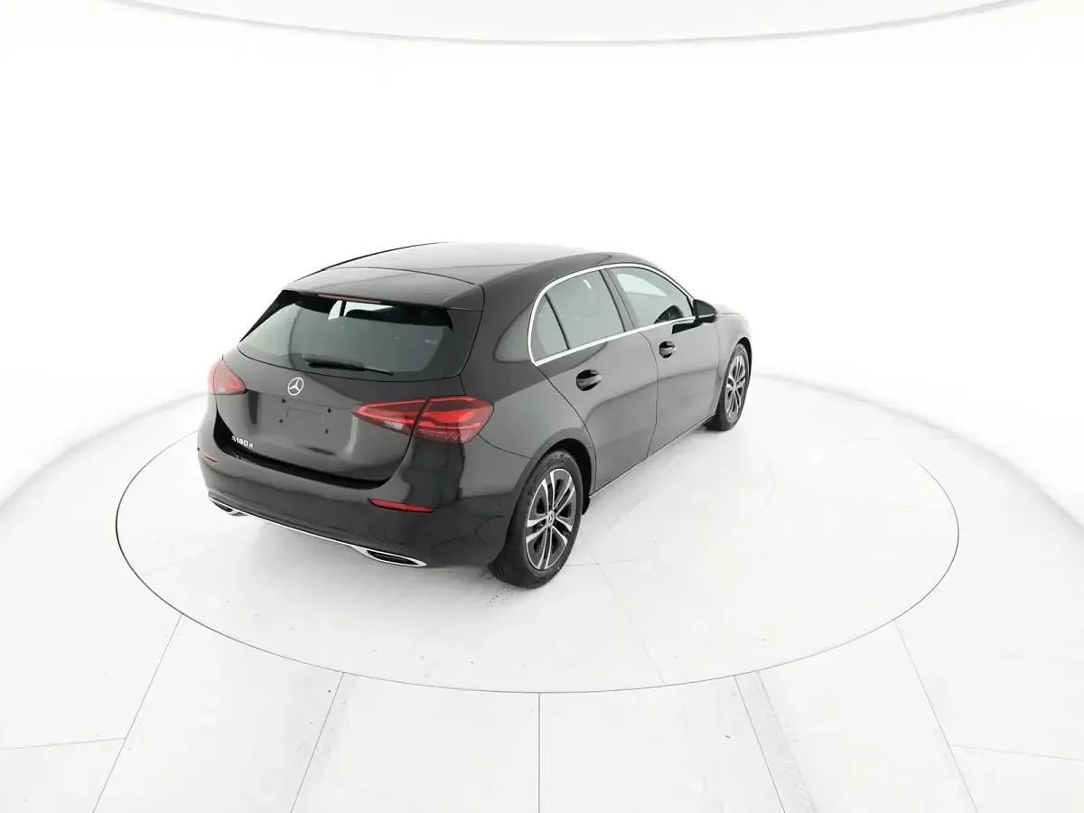 Nuova Mercedes A180 116 CV (85 kW) 2026 Nero notte