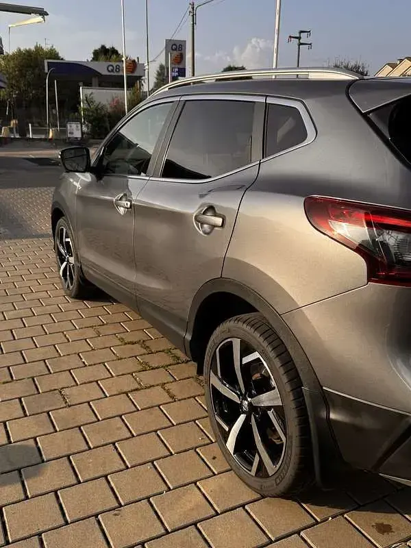 Usata Nissan Qashqai Pack 159 CV (116 kW) 2020 Grigio SUV