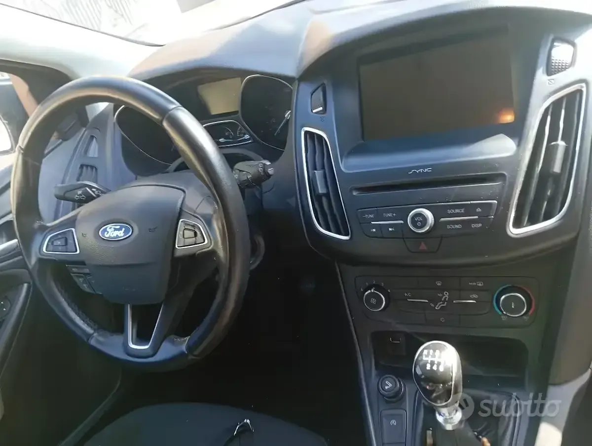 Usata Ford Focus 120 CV (88 kW) 2018 Grigio Station wagon