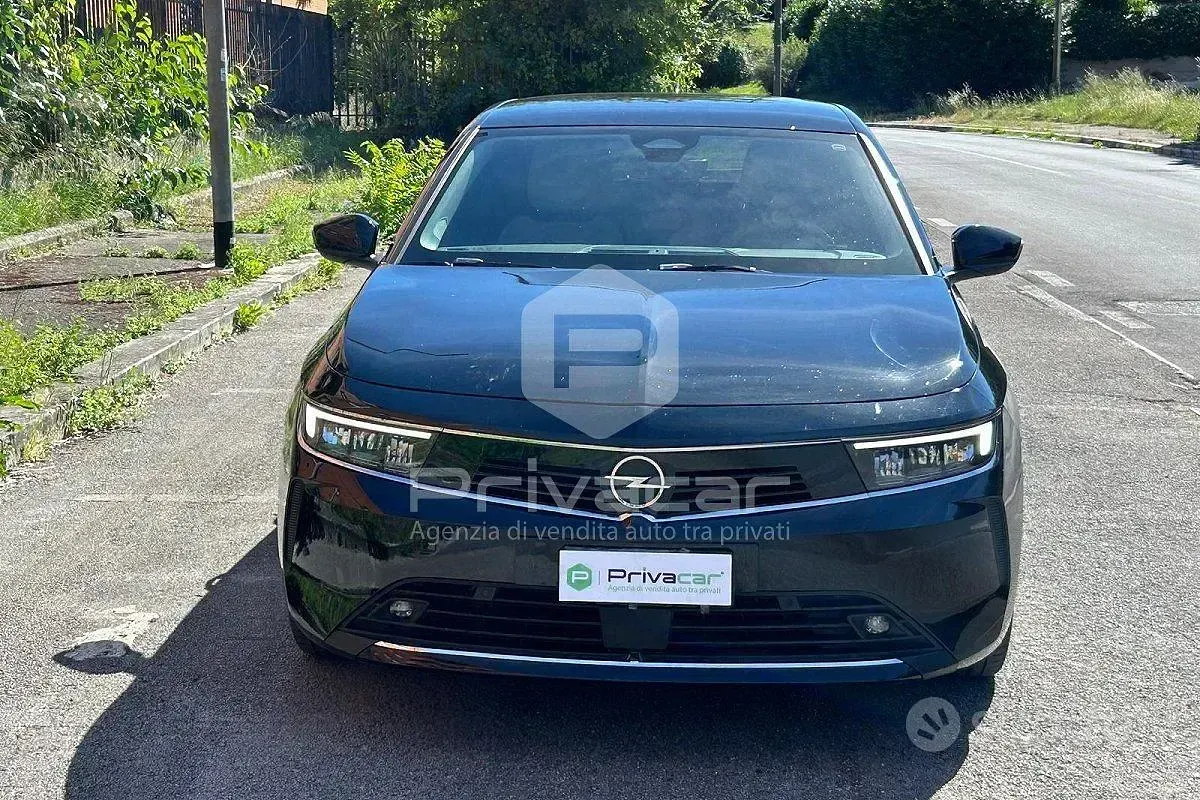 Usata Opel Astra Elegance 131 CV (96 kW) 2023 Nero Utilitaria