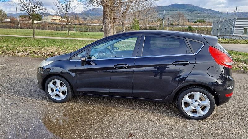 Usata Ford Fiesta 2010 Nero Utilitaria