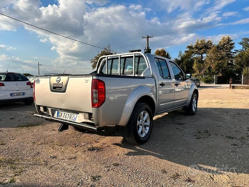 Usata Nissan Navara XE 190 CV (139 kW) 2010 Grigio Pick-up