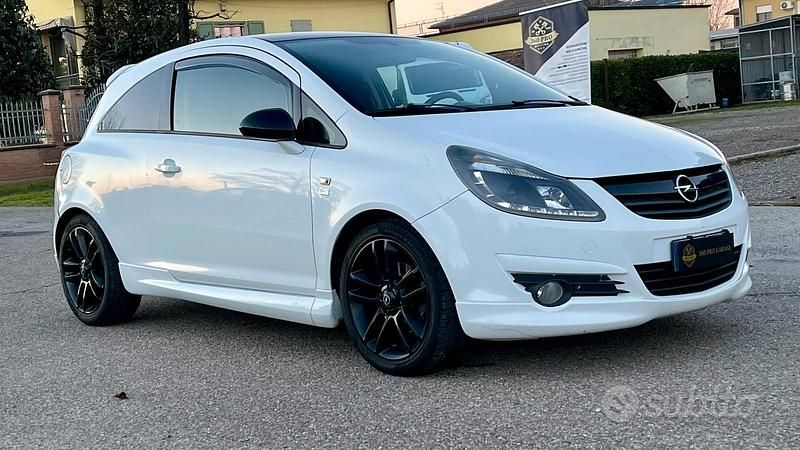 Usata Opel Corsa Sport 90 CV (66 kW) 2009 Bianco Coupé