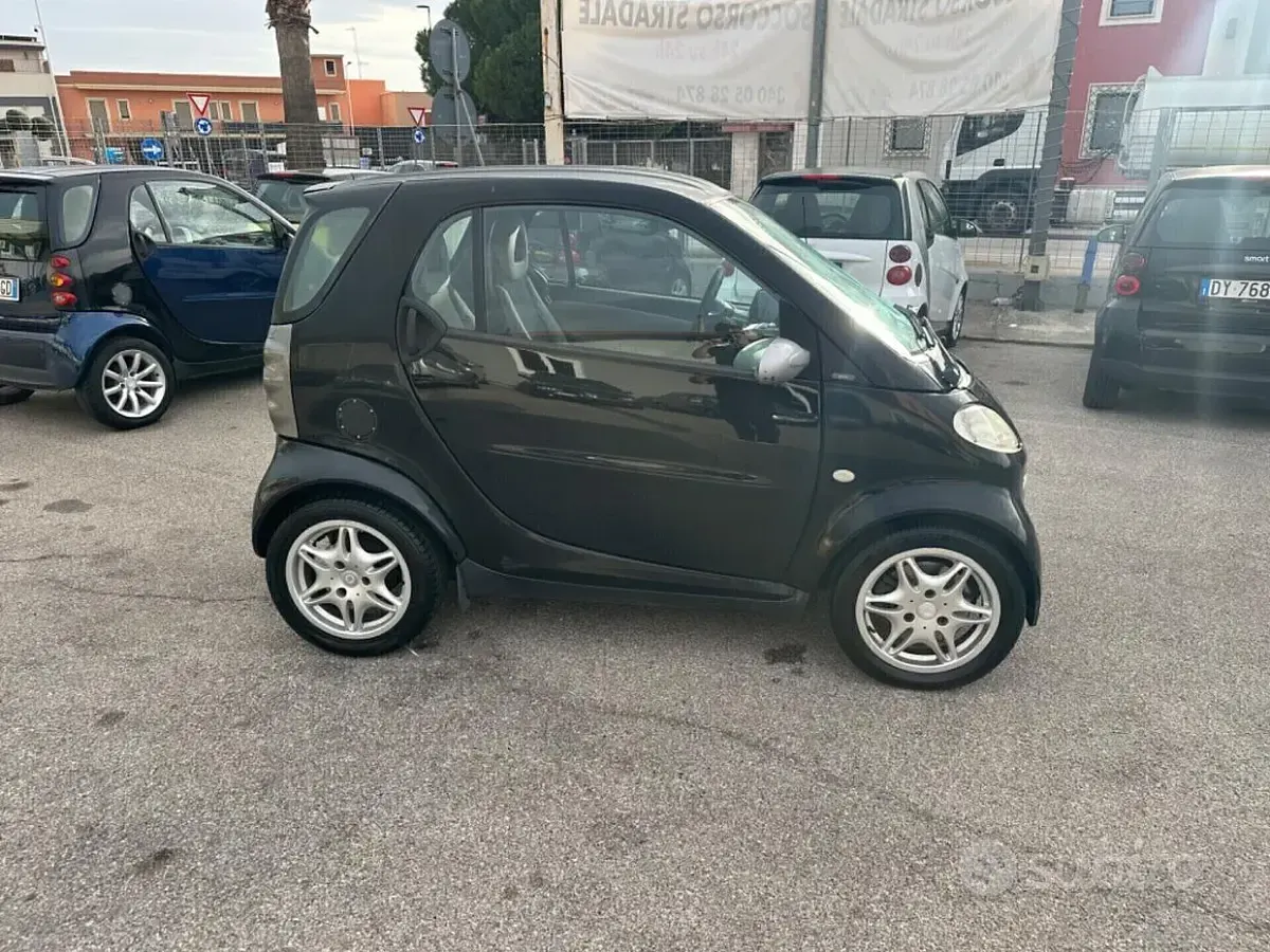 Usata Smart ForTwo Coupé Pure 41 CV (30 kW) 2001 Nero Coupé