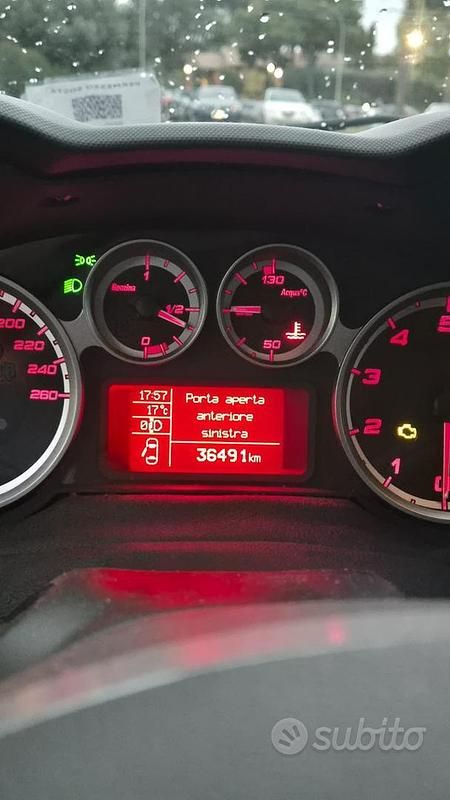 Usata Alfa Romeo MiTo Distinctive 79 CV (58 kW) 2016 Rosso Utilitaria