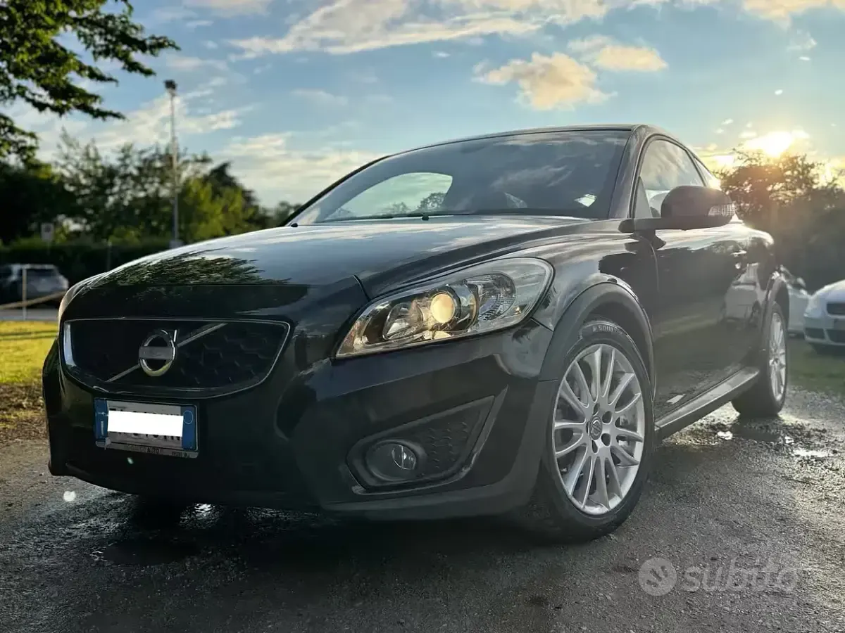 Usata Volvo C30 109 CV (80 kW) 2010 Nero Utilitaria