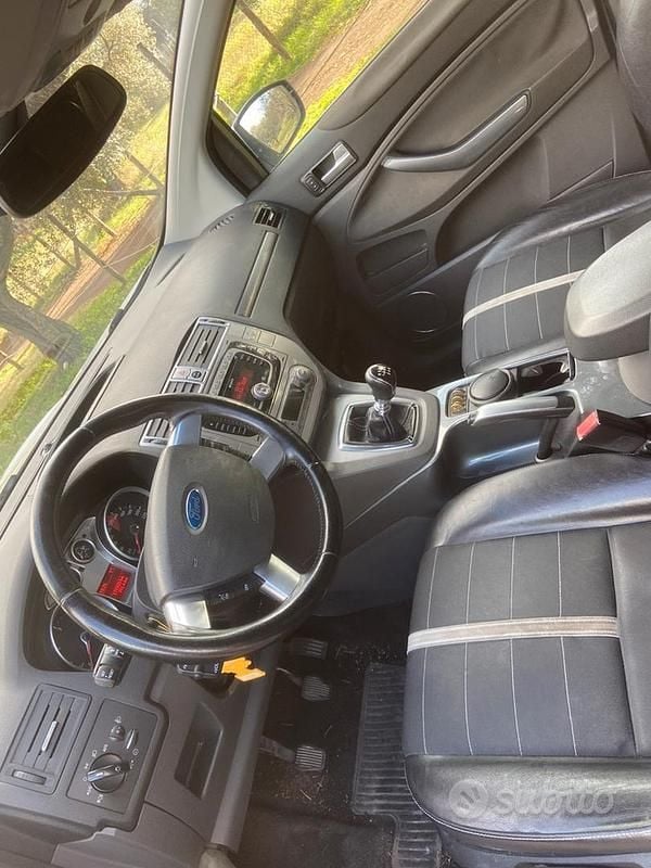 Usata Ford Kuga 136 CV (100 kW) 2008 Grigio SUV