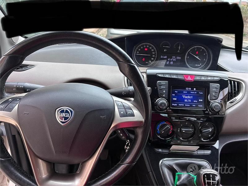 Usata Lancia Ypsilon 95 CV (69 kW) 2016 Utilitaria