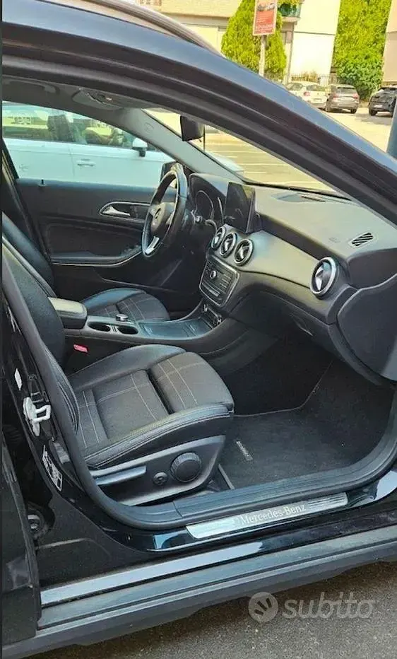 Usata Mercedes GLA200 136 CV (100 kW) 2016 Nero SUV