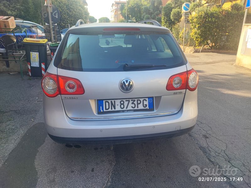 Grigio Usata 2008 VW Passat Tre volumi | 2000 € (Buon prezzo) - Immagine 1/4