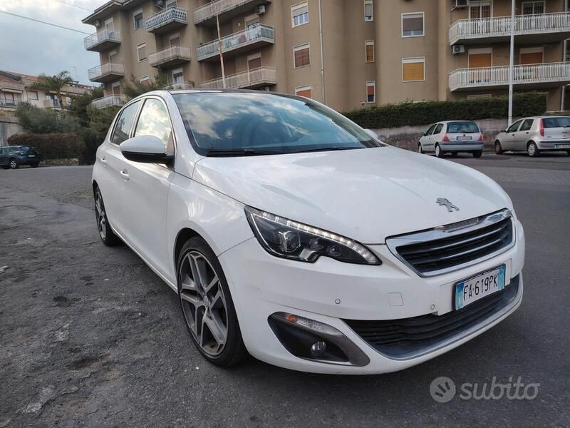 Bianco Usata 2015 Peugeot 308 Tre volumi | 8200 € (Buon prezzo) - Immagine 1/4