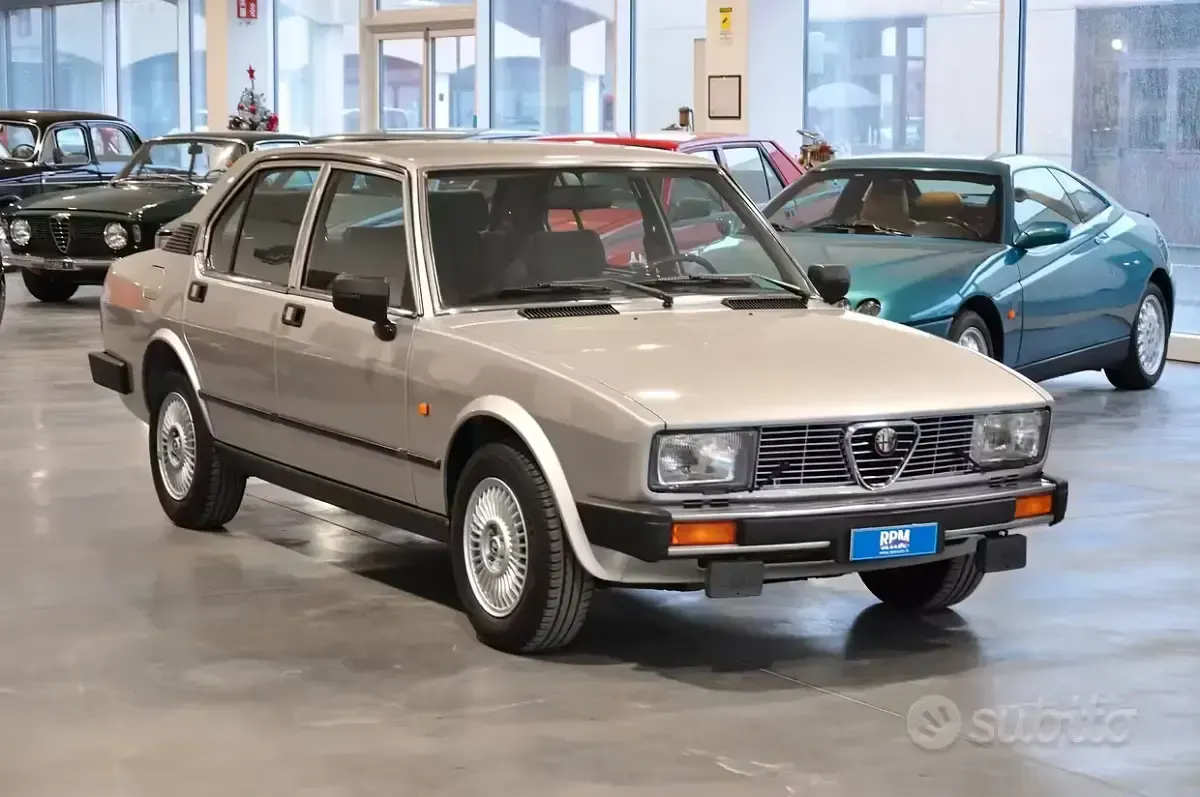 Usata Alfa Romeo Alfetta 131 CV (96 kW) 1983 Grigio Berlina