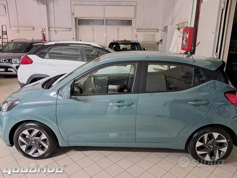 Nuova Hyundai i10 63 CV (46 kW) 2025 Verde Utilitaria
