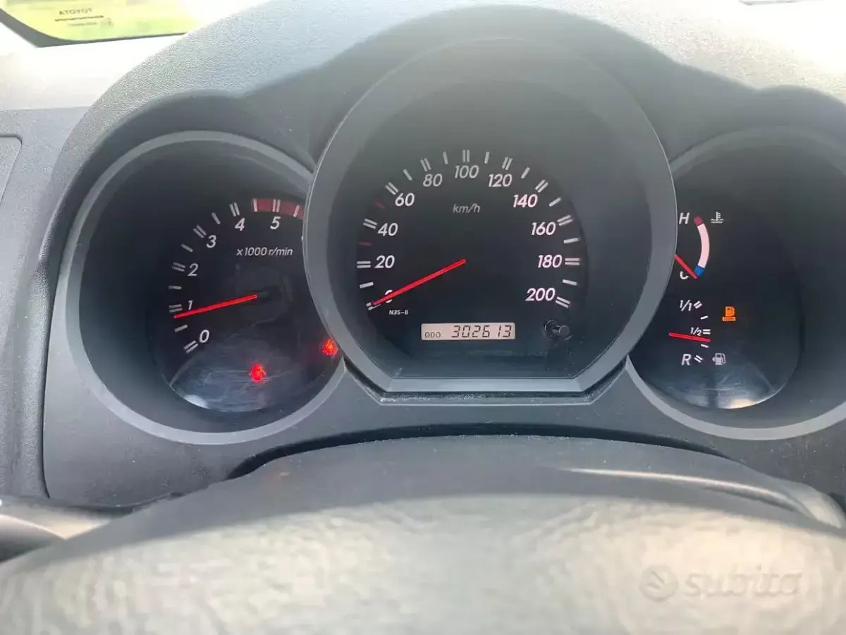 Usata Toyota HiLux 171 CV (125 kW) 2010 Grigio Pick-up