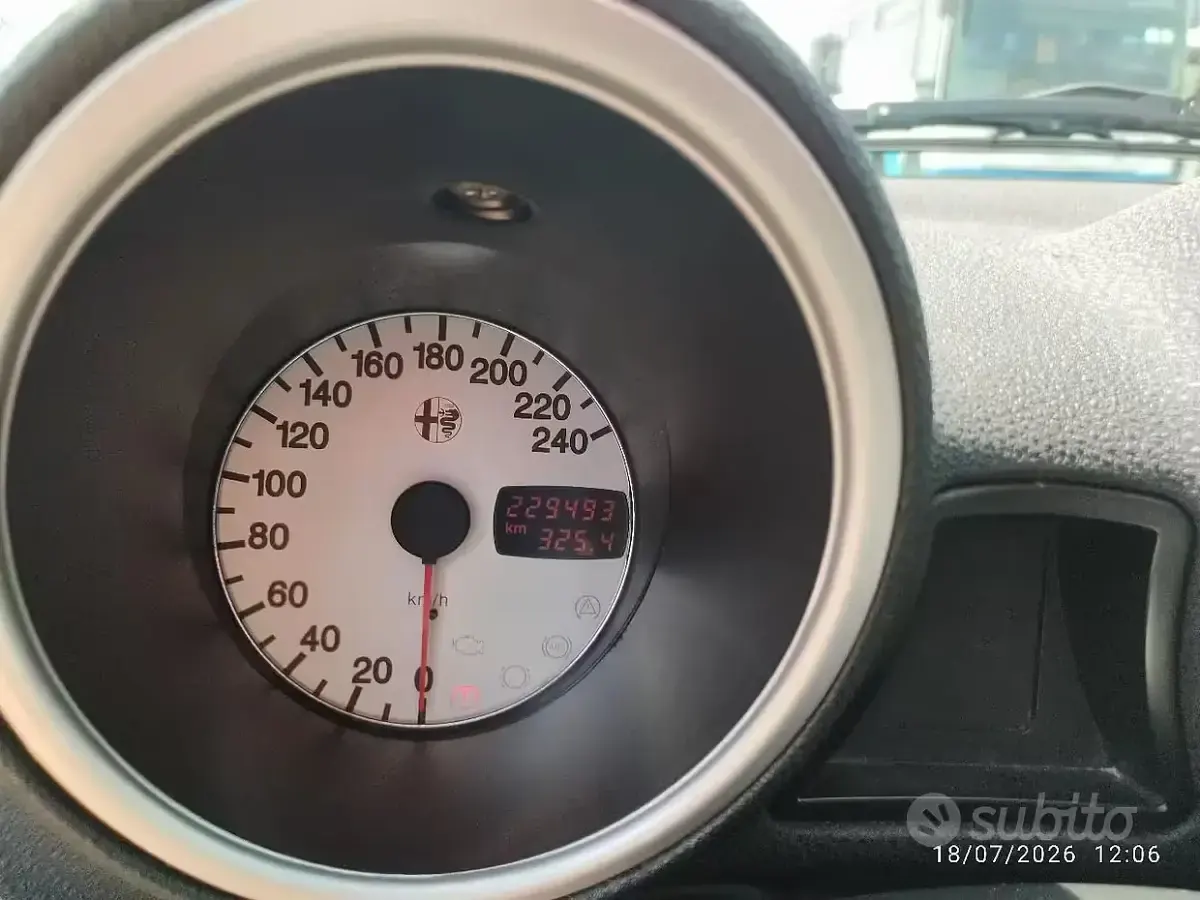 Usata Alfa Romeo 156 Progression 140 CV (102 kW) 2003 Grigio Berlina