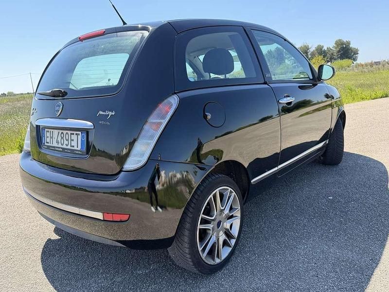 Usata Lancia Ypsilon 75 CV (55 kW) 2011 Nero Utilitaria