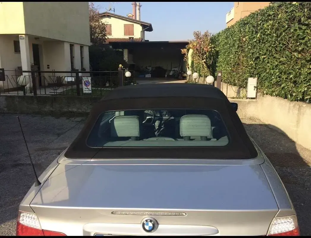 Usata BMW 320 Cabriolet Efficient Dynamics 170 CV (125 kW) 2004 Argento Cabrio