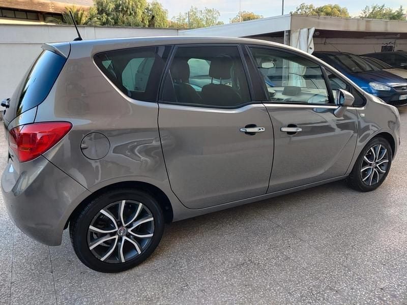 Usata Opel Meriva 130 CV (95 kW) 2012 Oro Monovolume