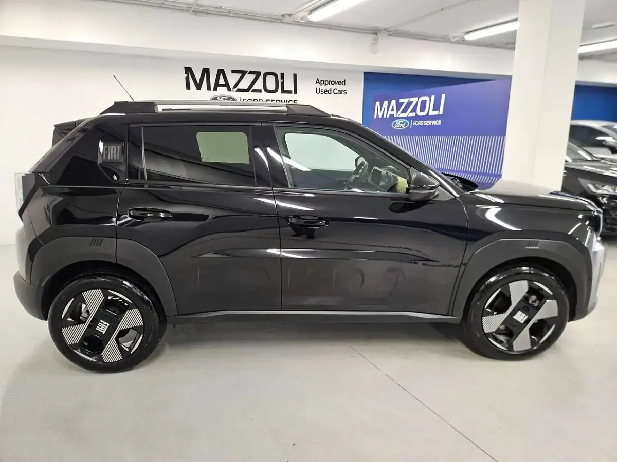 Usata Fiat Grande Panda La Prima 101 CV (74 kW) 2025 Nero Utilitaria