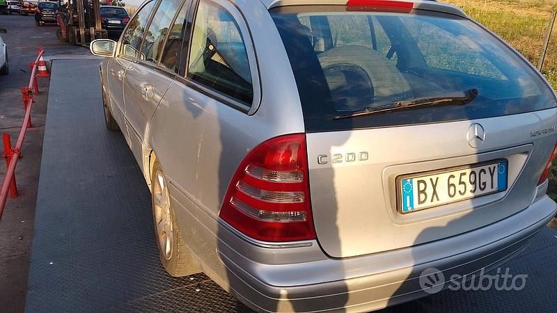 Usata Mercedes C200 Elegance 163 CV (119 kW) 2001 Grigio Berlina