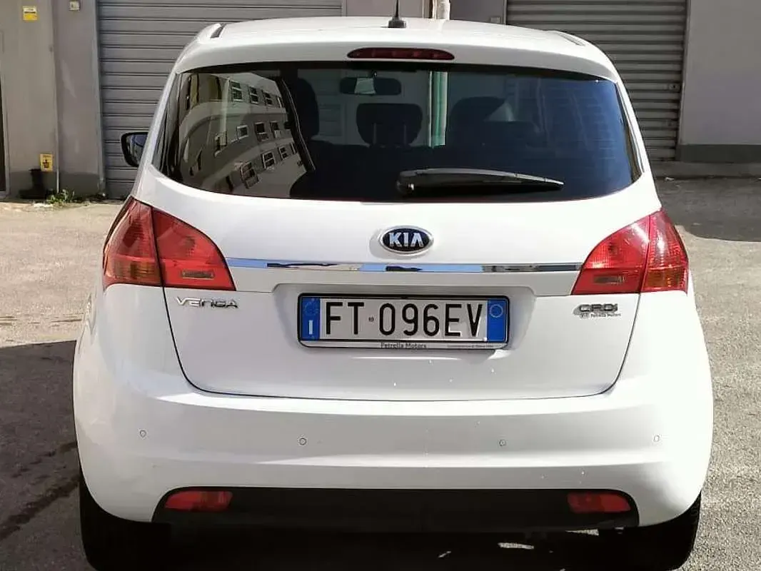 Usata Kia Venga Active 90 CV (66 kW) 2018 Bianco Utilitaria