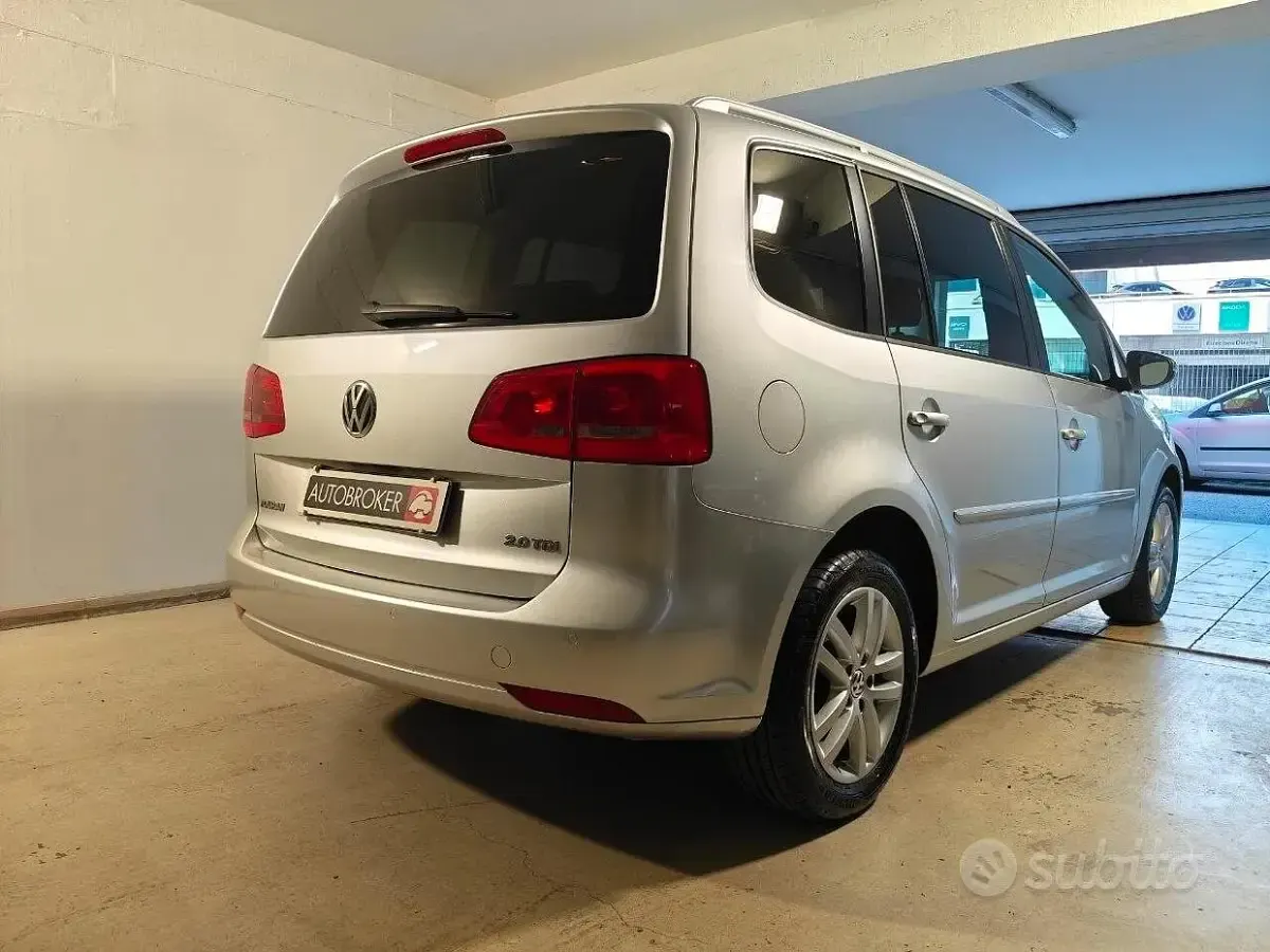 Usata VW Touran Highline 140 CV (102 kW) 2011 Argento Monovolume