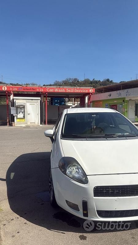 Usata Fiat Grande Punto 90 CV (66 kW) 2009 Bianco Utilitaria