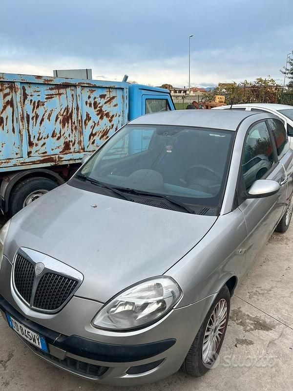 Usata Lancia Ypsilon 60 CV (44 kW) 2007 Grigio Utilitaria