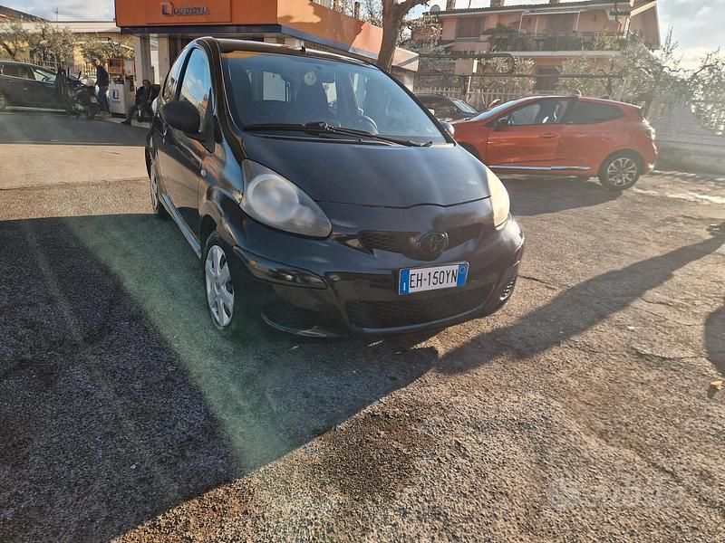 Usata Toyota Aygo Connect Style 68 CV (50 kW) 2011 Nero Utilitaria