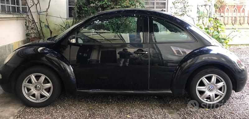 Usata VW New Beetle 101 CV (74 kW) 2003 Nero Utilitaria