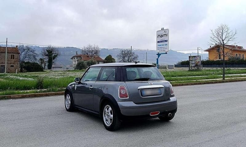 Begagnad Mini ONE 75 HK (55 kW) 2010 Halvkombi