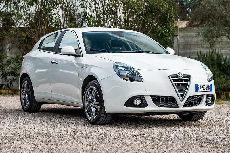 Usata Alfa Romeo Giulietta Distinctive 120 CV (88 kW) 2014 Bianco Utilitaria