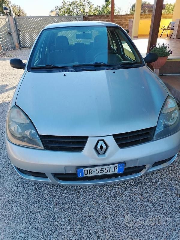 Usata 2008 Renault Clio II Utilitaria | 2000 € (Super prezzo) - Immagine 1/4