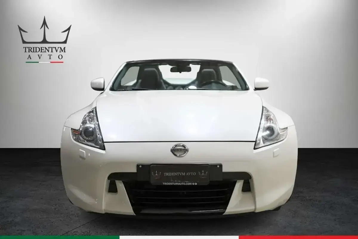 Usata Nissan 370Z 332 CV (244 kW) 2011 Bianco Cabrio