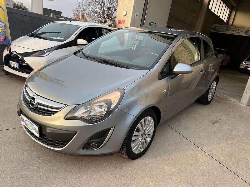Argento Usata 2013 Opel Corsa Tre volumi | 4200 € (Buon prezzo) - Immagine 1/4