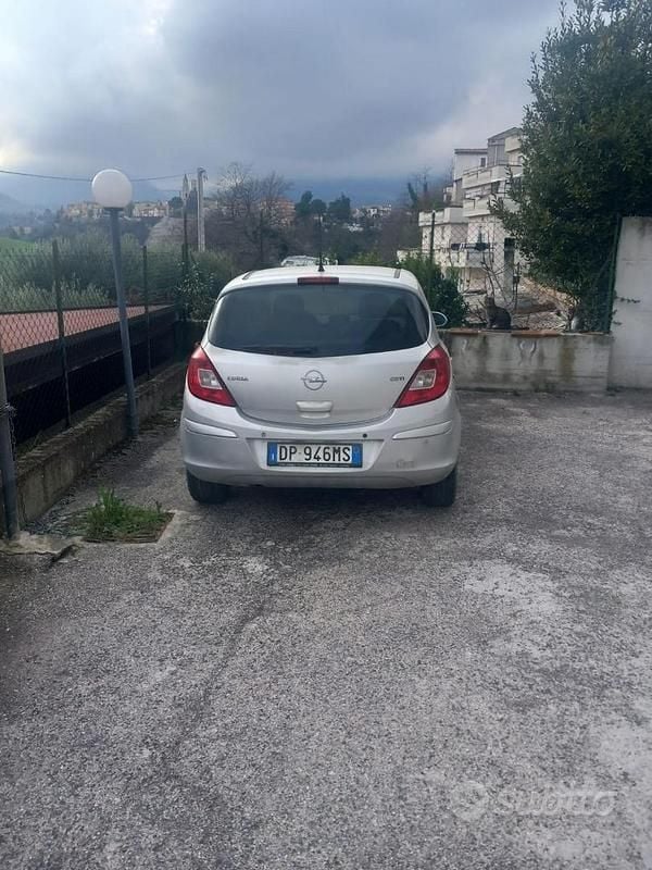 Usata Opel Corsa 90 CV (66 kW) 2009 Grigio Utilitaria
