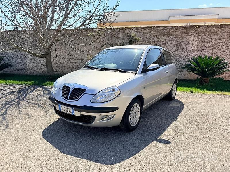 Usata Lancia Ypsilon 60 CV (44 kW) 2006 Grigio Utilitaria