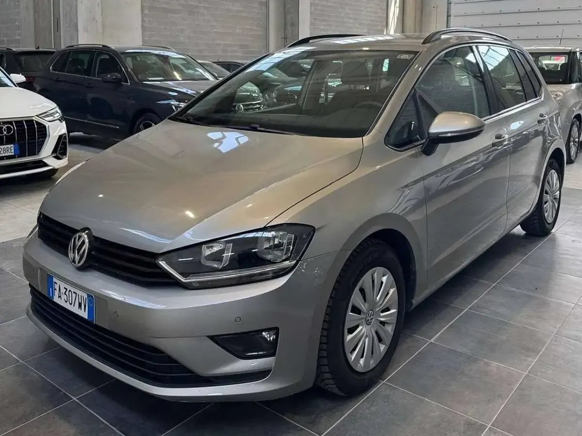 Usata VW Golf Sportsvan Comfortline 90 CV (66 kW) 2015 Grigio Monovolume