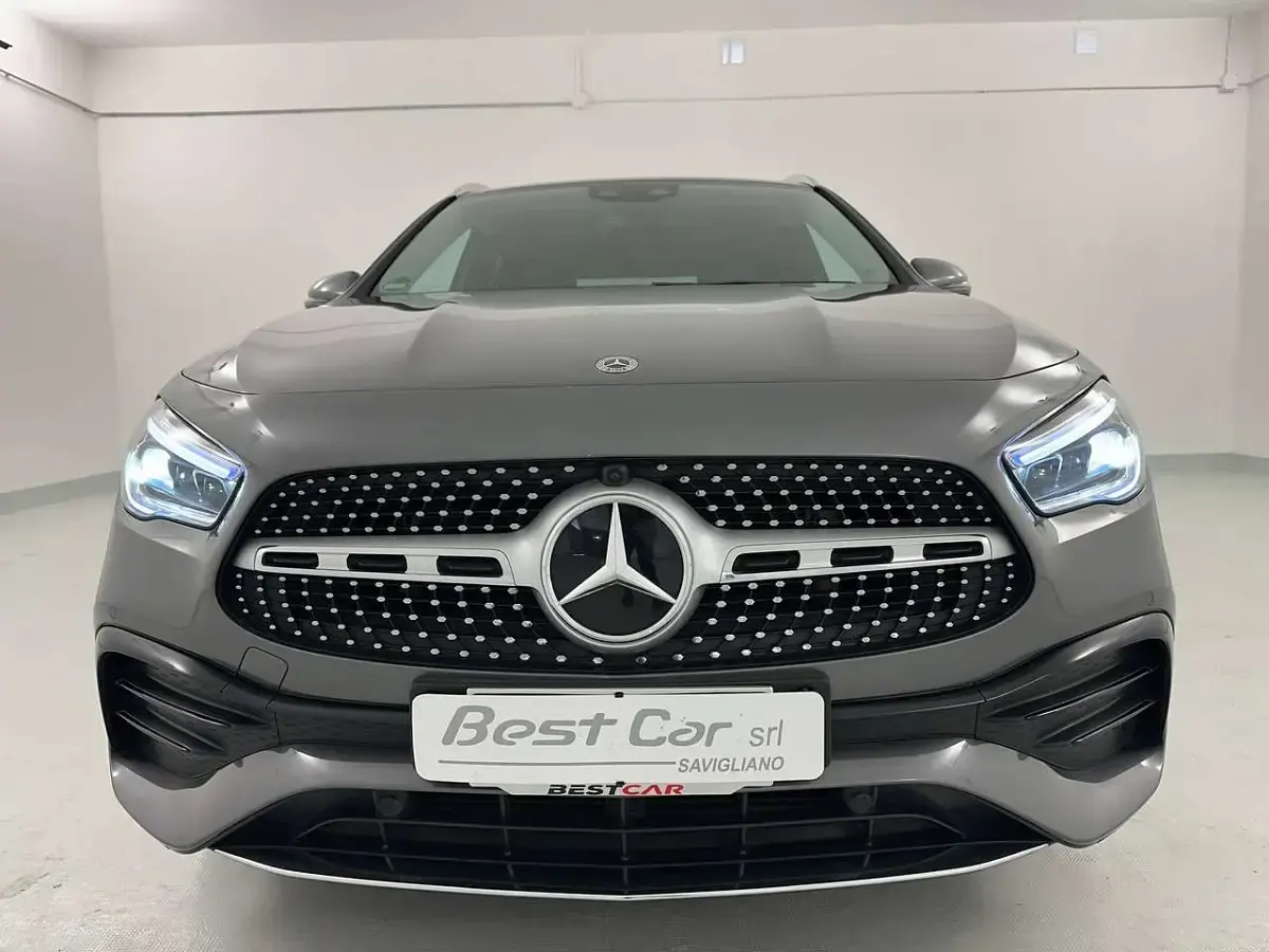Usata Mercedes GLA180 Premium 136 CV (100 kW) 2022 Grigio metalizzato SUV